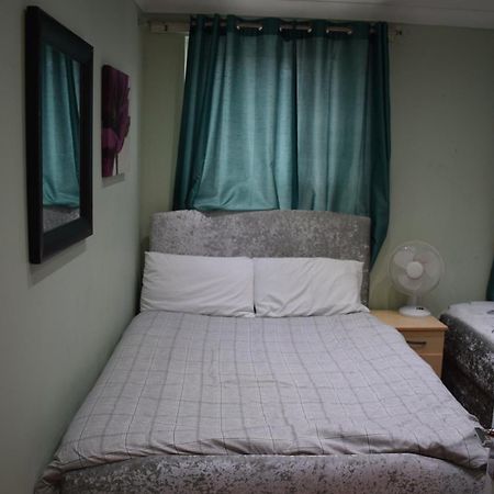 Three Bedroom House Lancaster Road Londen Buitenkant foto