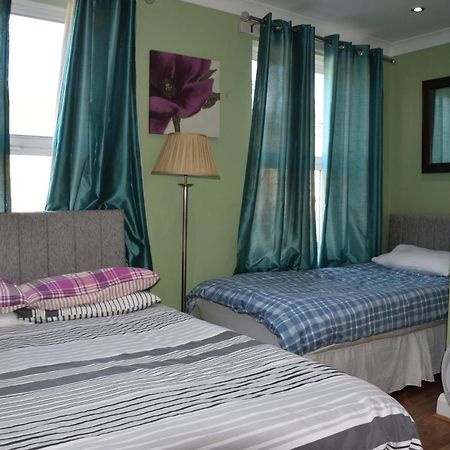 Three Bedroom House Lancaster Road Londen Buitenkant foto