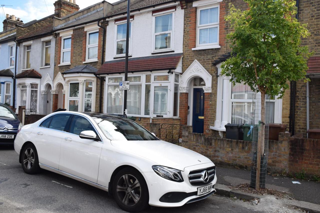 Three Bedroom House Lancaster Road Londen Buitenkant foto