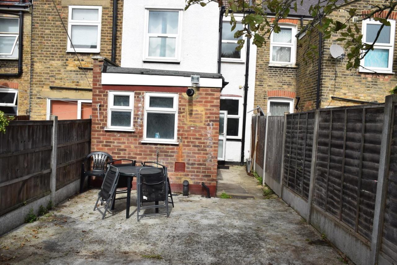 Three Bedroom House Lancaster Road Londen Buitenkant foto