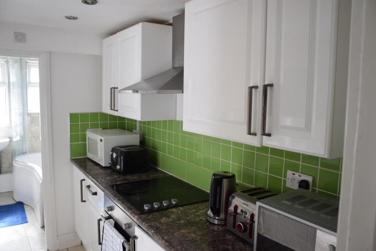 Three Bedroom House Lancaster Road Londen Buitenkant foto