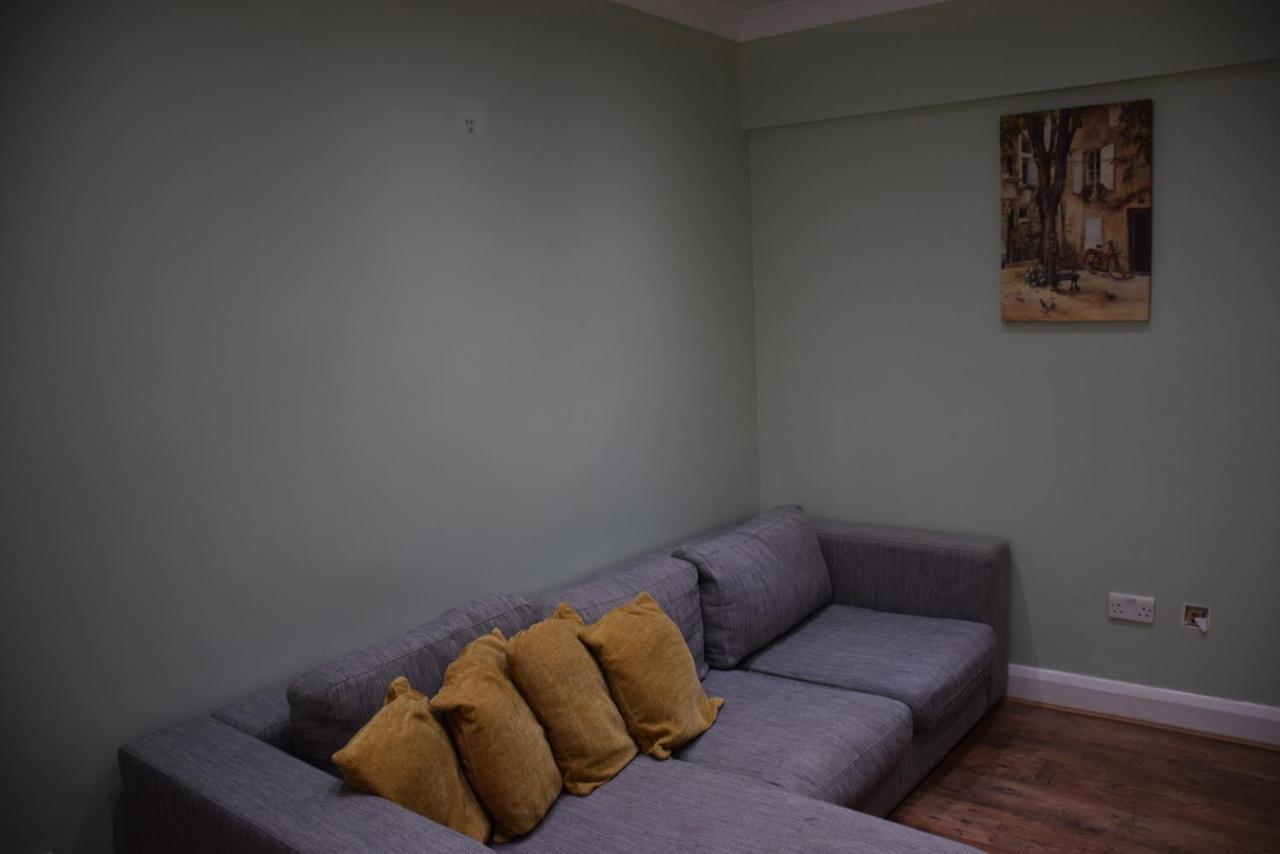 Three Bedroom House Lancaster Road Londen Buitenkant foto