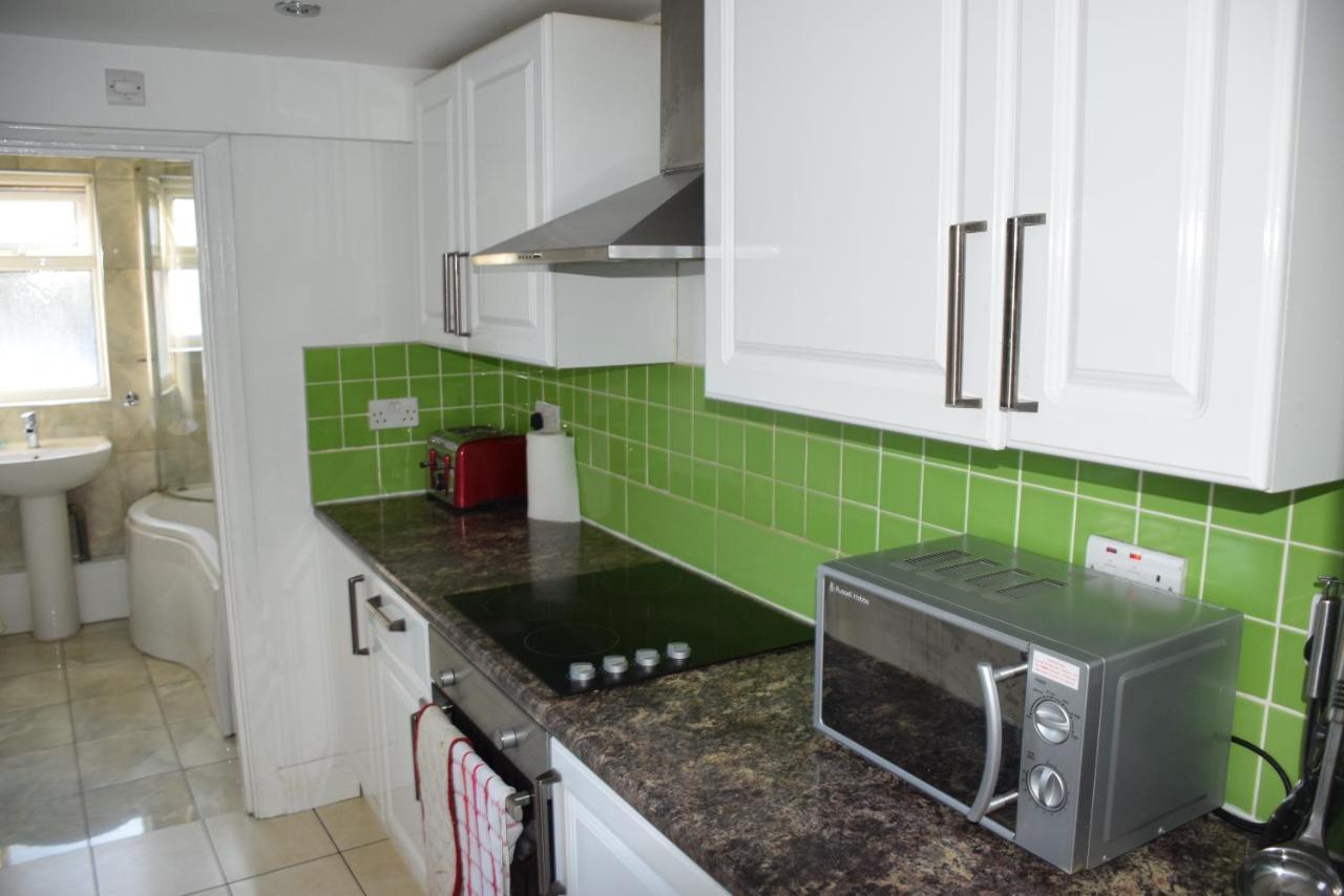 Three Bedroom House Lancaster Road Londen Buitenkant foto
