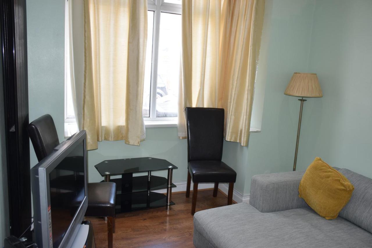 Three Bedroom House Lancaster Road Londen Buitenkant foto
