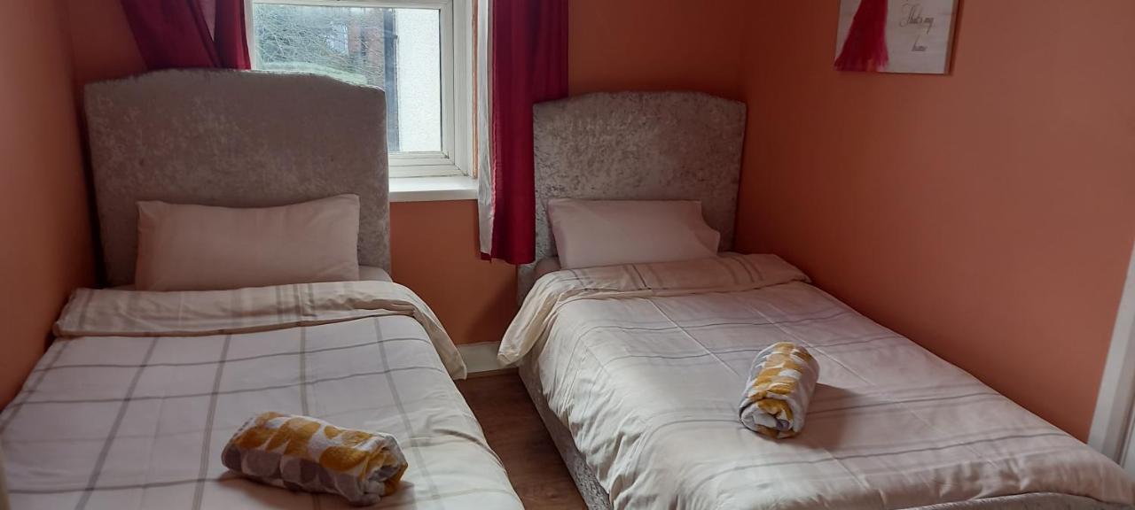 Three Bedroom House Lancaster Road Londen Buitenkant foto