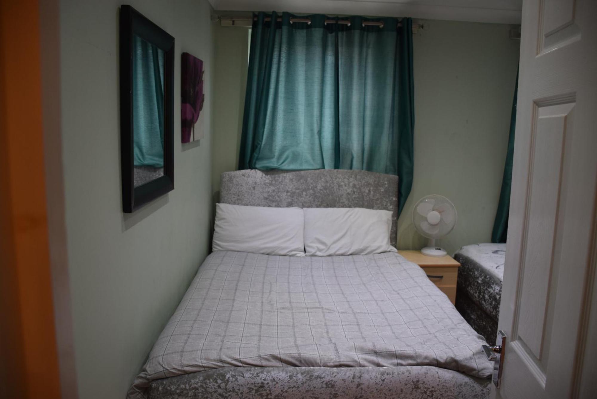 Three Bedroom House Lancaster Road Londen Buitenkant foto