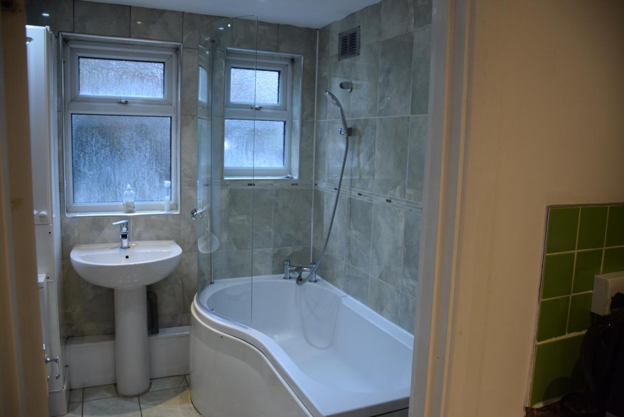 Three Bedroom House Lancaster Road Londen Buitenkant foto